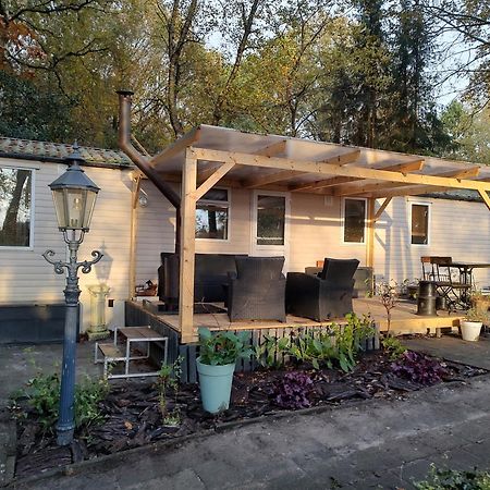 Chalet Met Veranda Aan Bosrand Vledder ภายนอก รูปภาพ