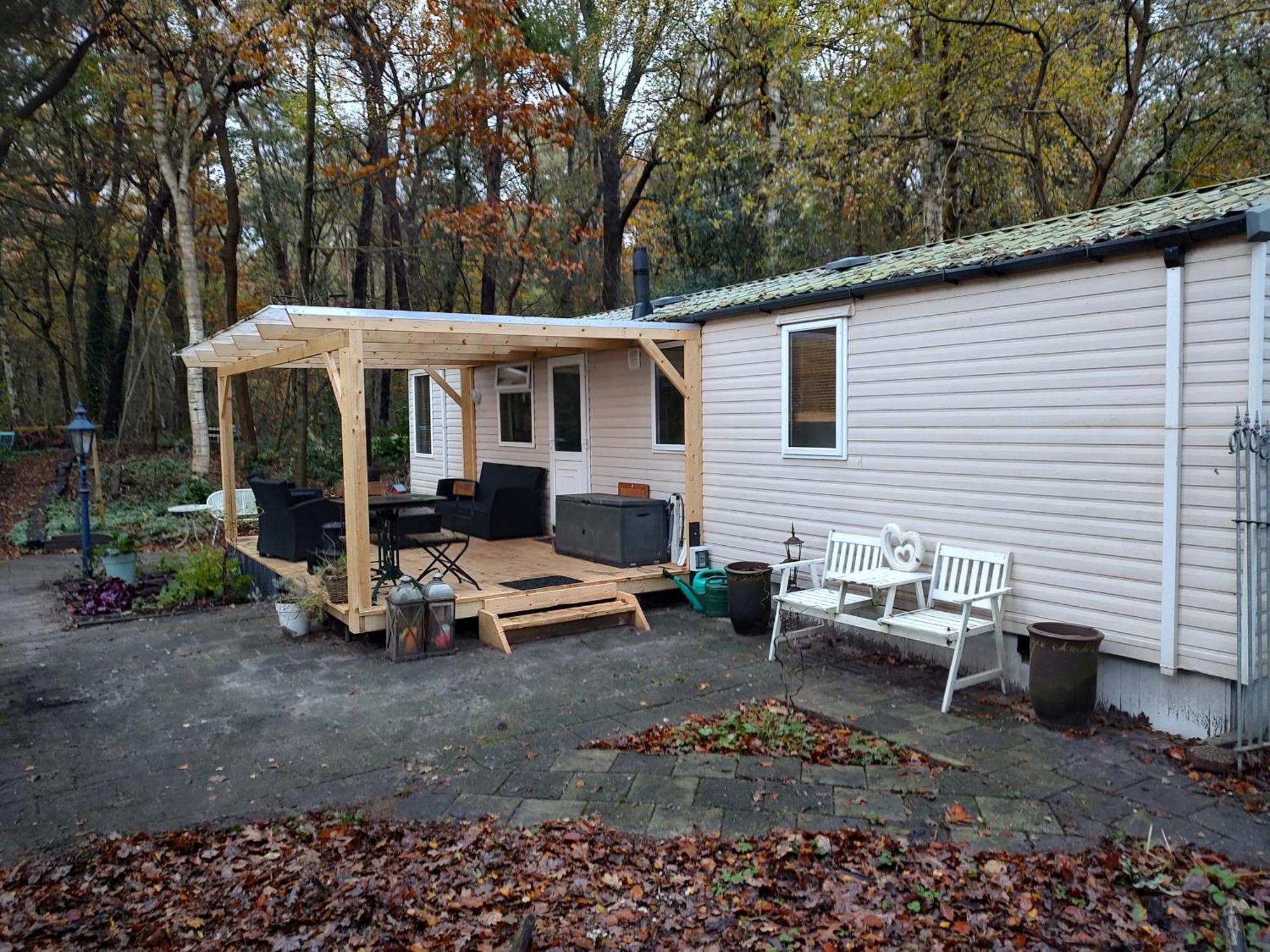 Chalet Met Veranda Aan Bosrand Vledder ภายนอก รูปภาพ