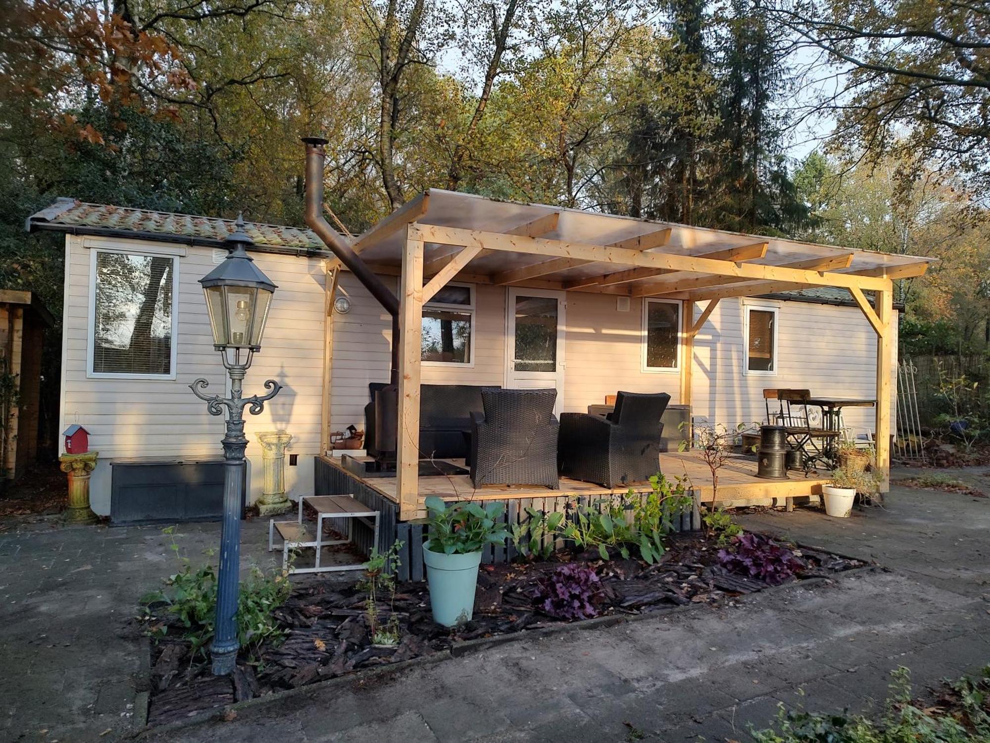 Chalet Met Veranda Aan Bosrand Vledder ภายนอก รูปภาพ